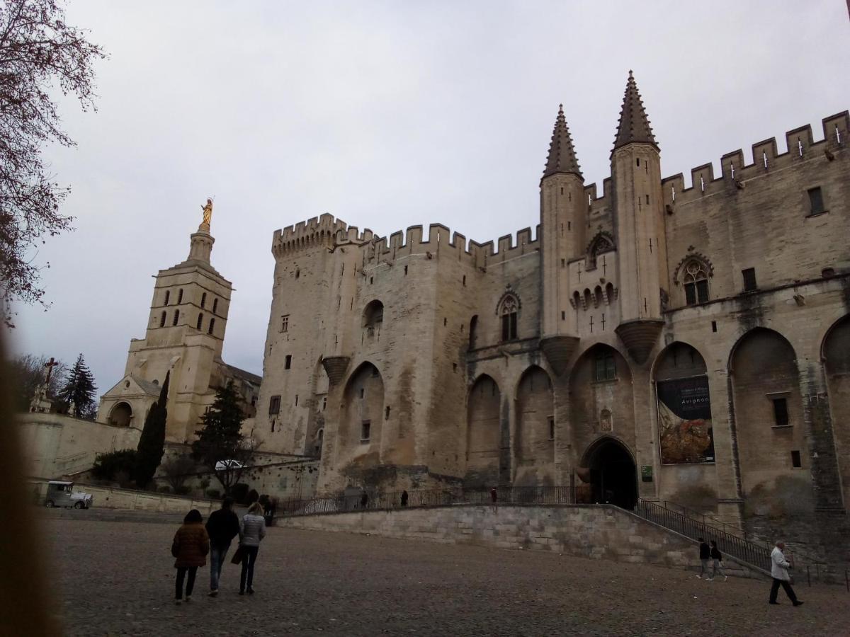 Les Coronilles Bed & Breakfast Beaucaire  Exterior foto