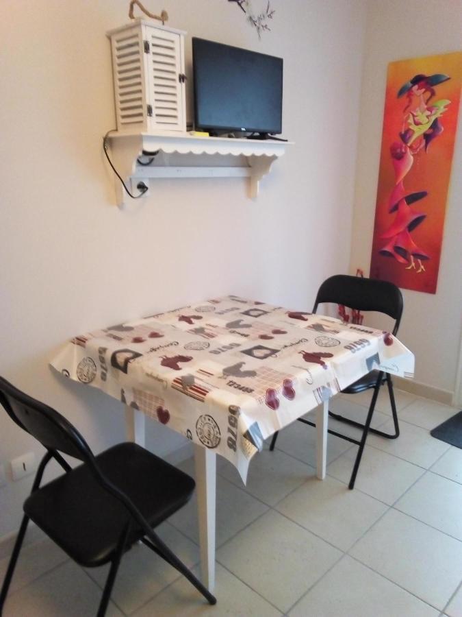 Les Coronilles Bed & Breakfast Beaucaire  Exterior foto