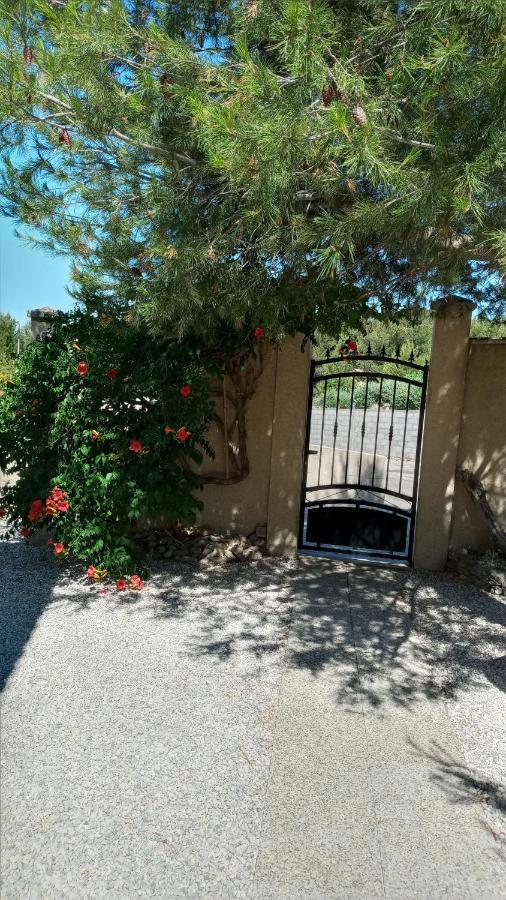 Les Coronilles Bed & Breakfast Beaucaire  Exterior foto
