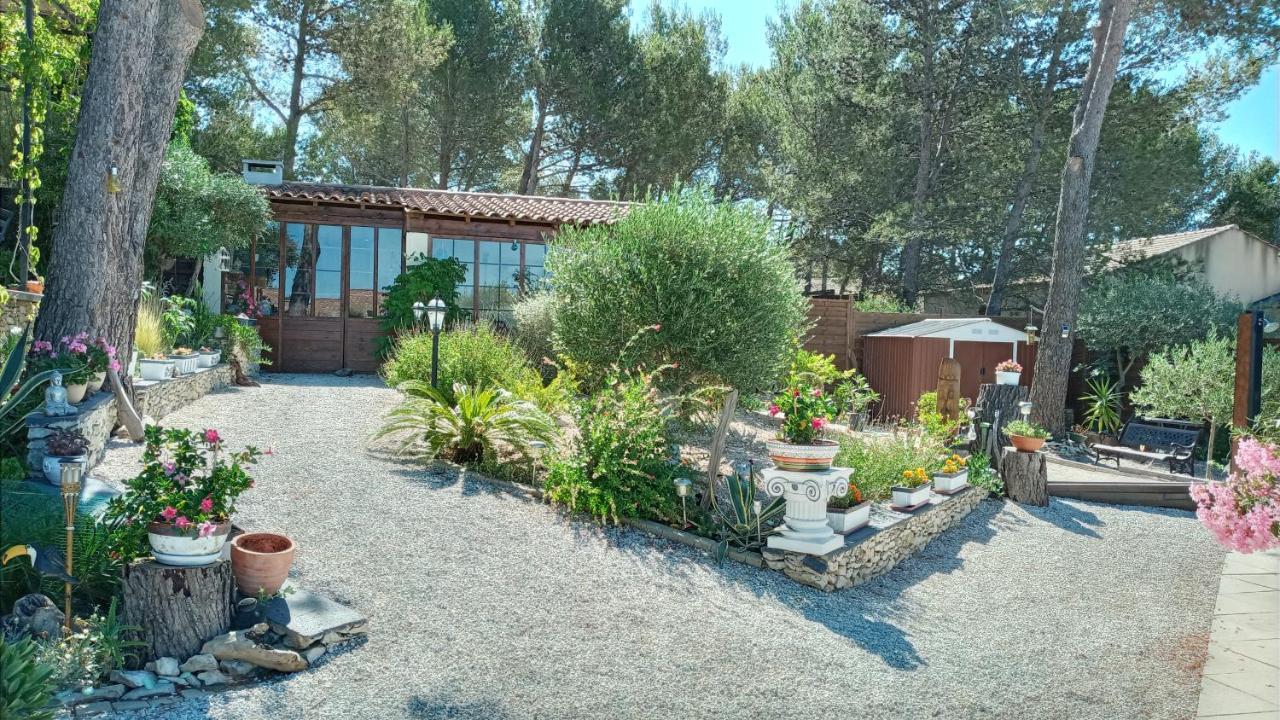 Les Coronilles Bed & Breakfast Beaucaire  Exterior foto