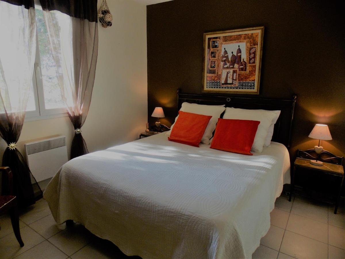 Les Coronilles Bed & Breakfast Beaucaire  Exterior foto
