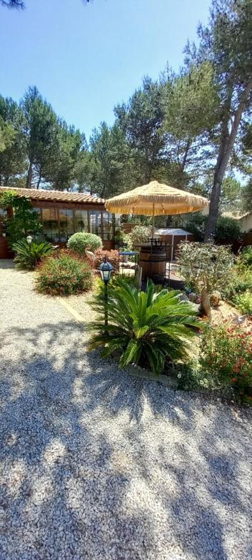Les Coronilles Bed & Breakfast Beaucaire  Exterior foto