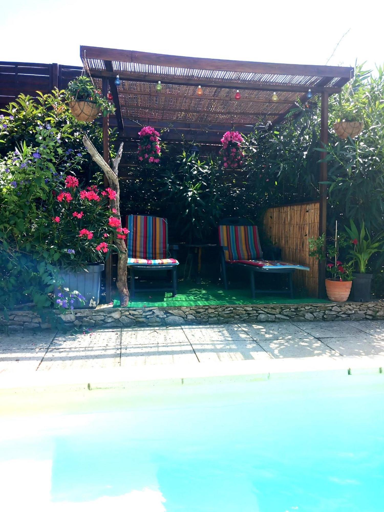 Les Coronilles Bed & Breakfast Beaucaire  Exterior foto