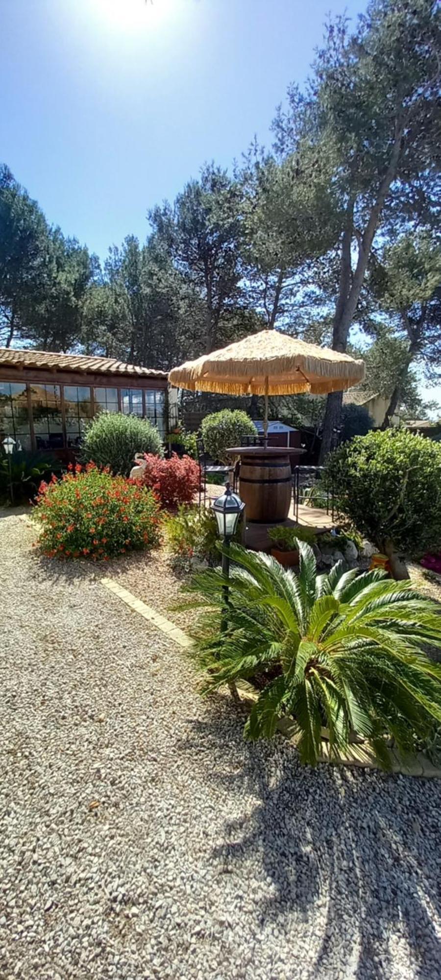 Les Coronilles Bed & Breakfast Beaucaire  Exterior foto